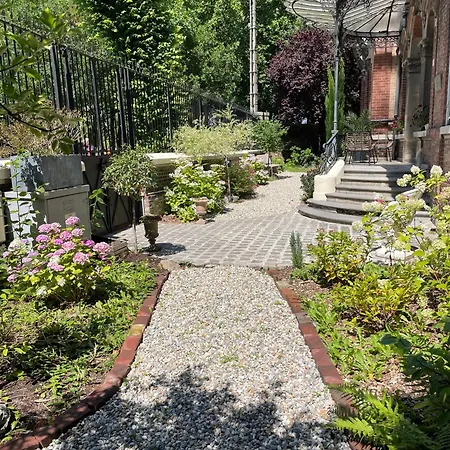 Relais Des Anges بيت ضيافة آبّيفيل